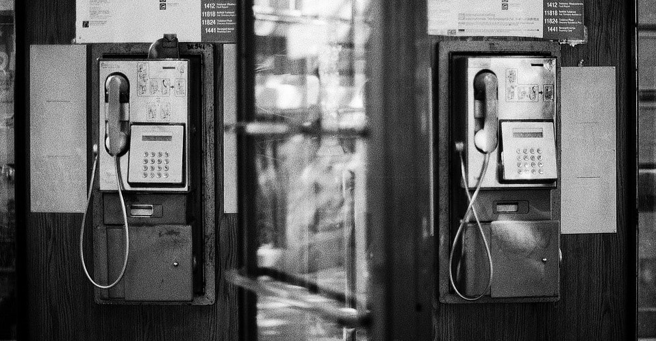 vielle cabine téléphonique